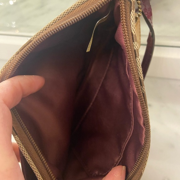 COACH PARK SIGNATURE MEDIUM WRISTLET WITH POCKET- BROWN WITH BURGUNDY TRIM - Picture 4 of 13